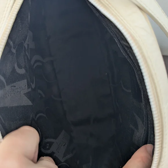 Salvatore Ferragamo Vintage Vara Ribbon Leather Camera Bag Ivory Crossbody - Picture 9 of 14